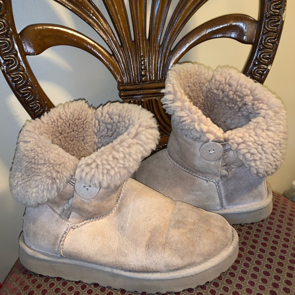 UGG Mini Bailey Button II Sheepskin Chestnut
